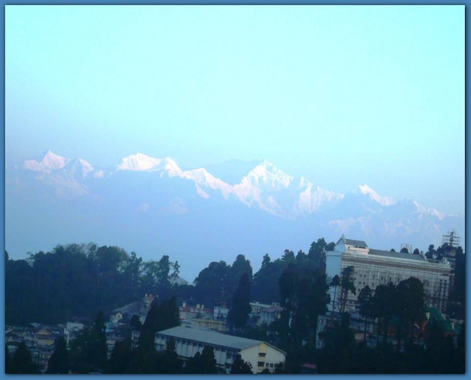 900x721 pixels (46K)